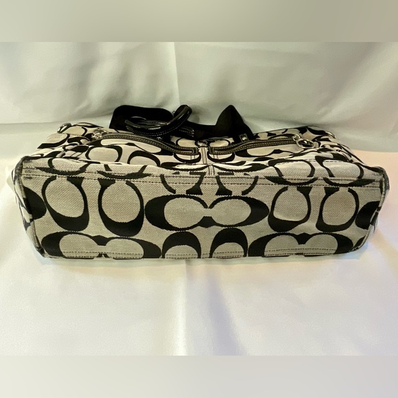 Authentic Coach diaper bag, black and gray with hot pink interior lining - Picture 14 of 16